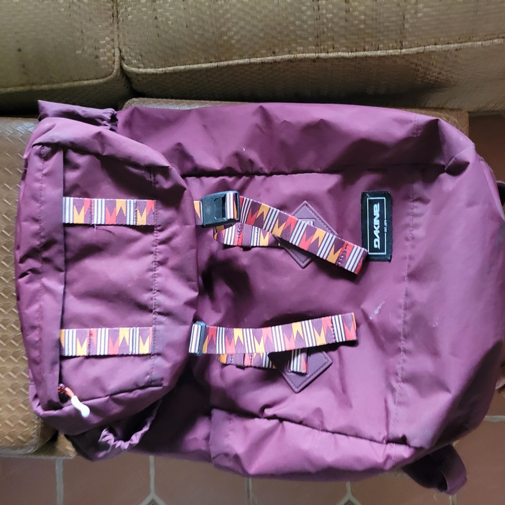 Dakine Maroon Backpack with Geometric Straps 27L